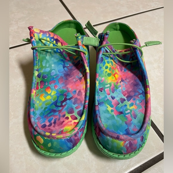 🌈Tye Dye neon “knock off” shoe - Picture 7 of 8